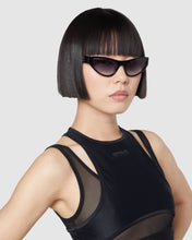 Load image into Gallery viewer, GD024 CAT-EYE SUNGLASSES: Unisex Sunglasses Black | GCDS
